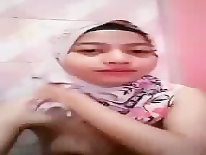hijab babe doing some nasty stuff homemade solo video