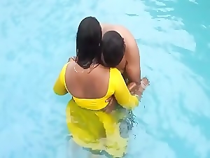 Swimming pool sex with Taniya Pune call girls are really fell more erotic
