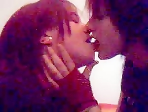 Amateur My first lesbian kiss  - myxclip.com